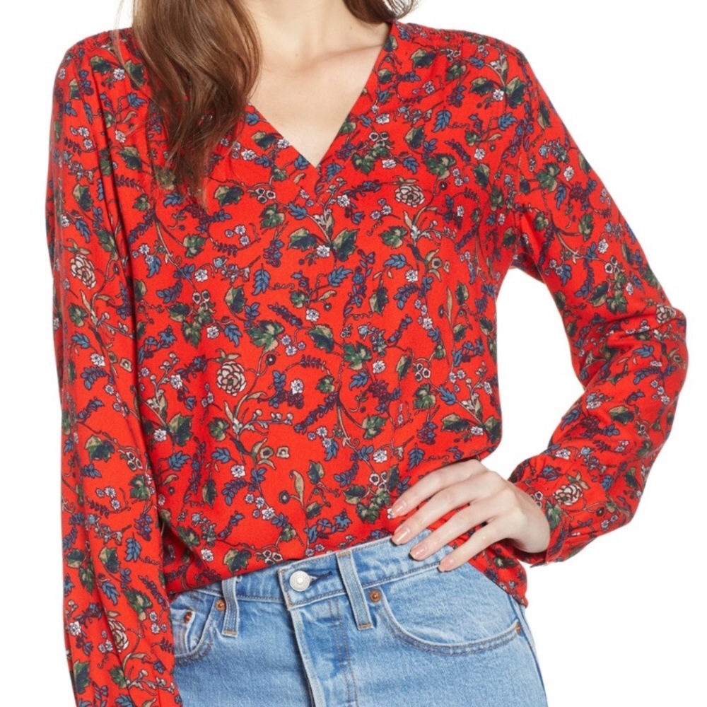 Hinge Nordstrom Red Floral Smocked Shoulder Top Size Small